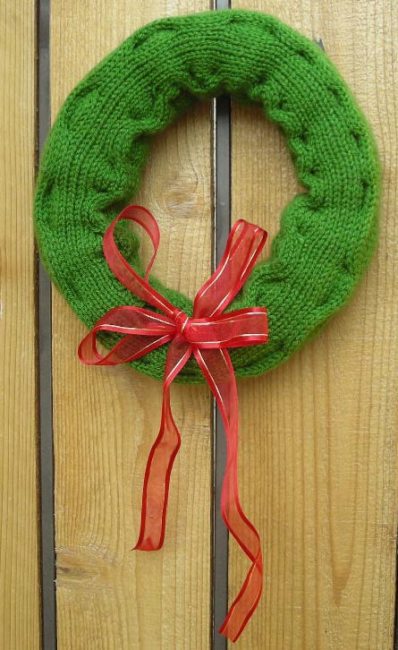 Cabled Christmas Wreath Knitting Pattern